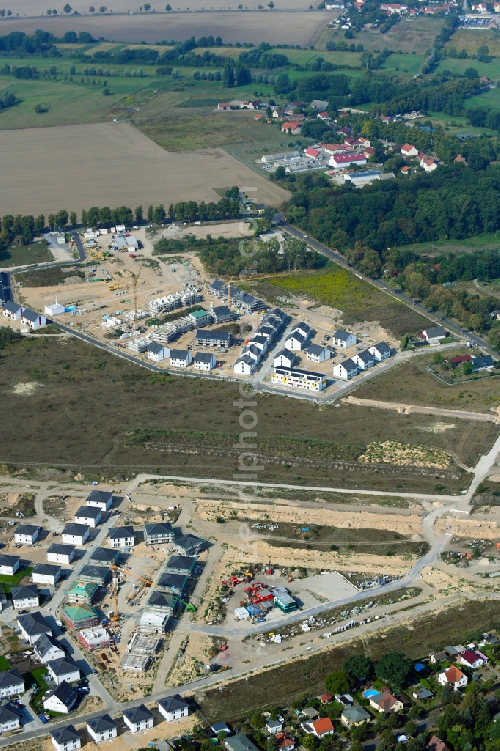 Schulzendorf from above - Construction sites for new construction residential area of detached housing estate Wohnen in Ritterschlag in Schulzendorf in the state Brandenburg, Germany