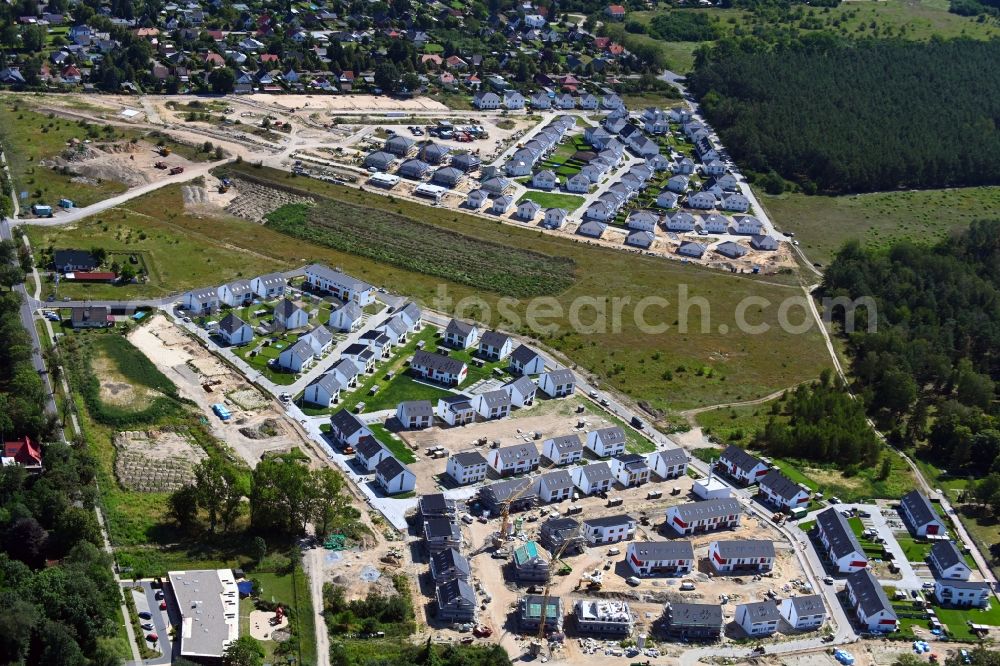 Schulzendorf from the bird's eye view: Construction sites for new construction residential area of detached housing estate Wohnen in Ritterschlag in Schulzendorf in the state Brandenburg, Germany