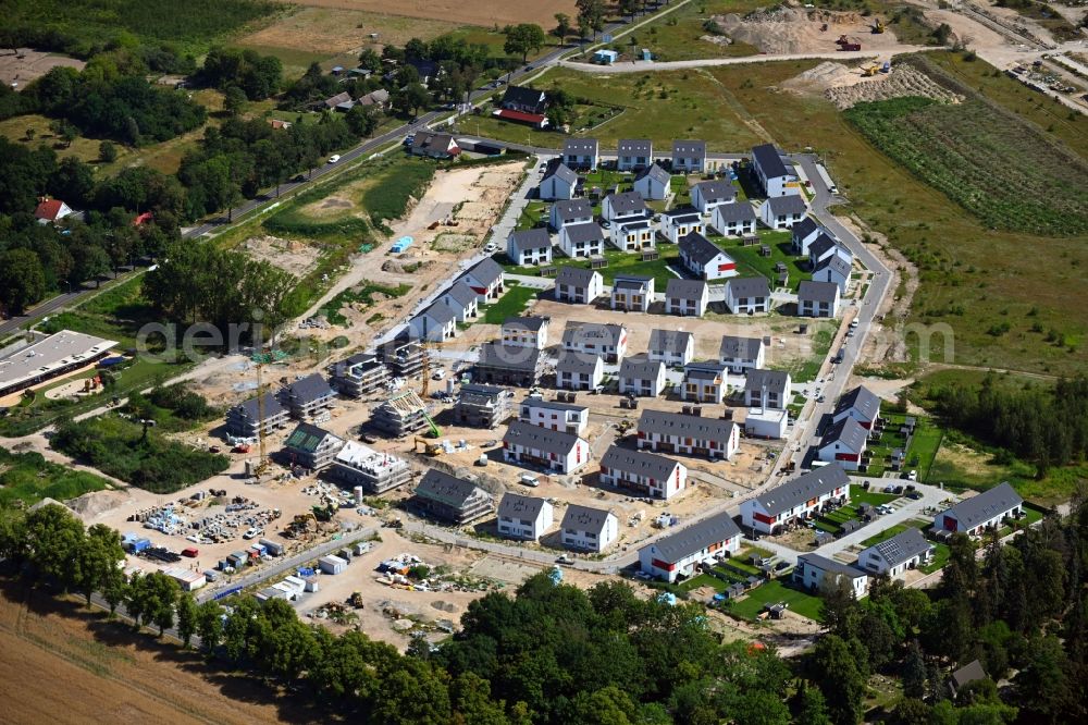 Schulzendorf from above - Construction sites for new construction residential area of detached housing estate Wohnen in Ritterschlag in Schulzendorf in the state Brandenburg, Germany