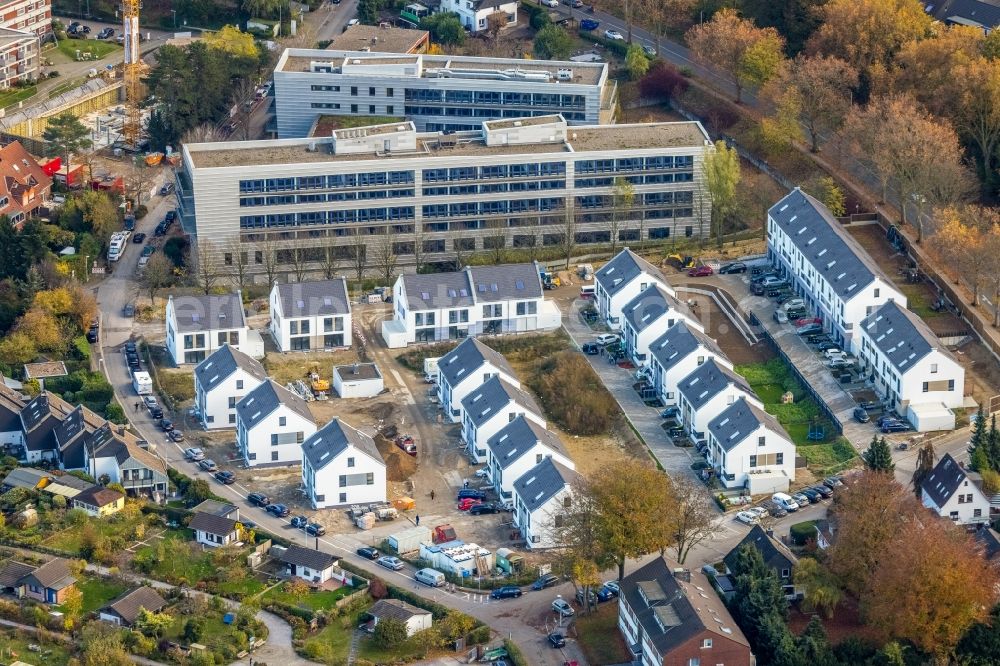 Aerial photograph Mülheim an der Ruhr - Construction sites for new construction residential area of detached housing estate planned by LA CITTA Stadtplanung between Zeppelinstrasse and Windmuehlenstrasse in Muelheim on the Ruhr in the state North Rhine-Westphalia, Germany