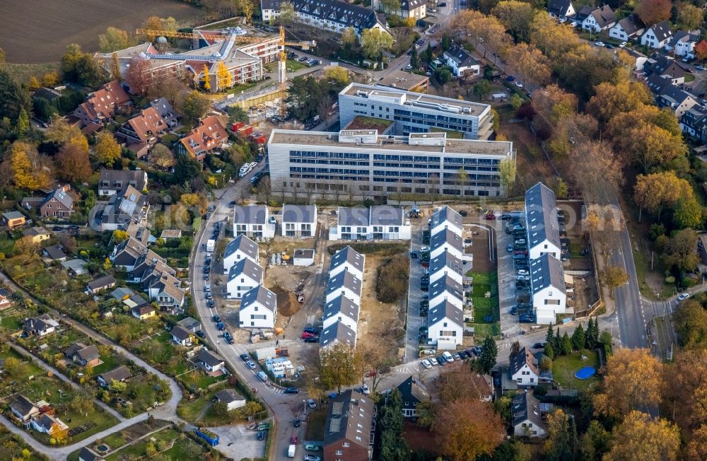 Mülheim an der Ruhr from the bird's eye view: Construction sites for new construction residential area of detached housing estate planned by LA CITTA Stadtplanung between Zeppelinstrasse and Windmuehlenstrasse in Muelheim on the Ruhr in the state North Rhine-Westphalia, Germany