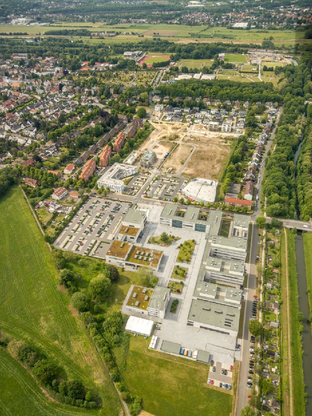 Hamm from the bird's eye view: Construction sites for the new residential area of a??a??a multi-family housing estate Paracelsus Park of Paracelsus GmbH & Co. KG Hamm in the state of North Rhine-Westphalia