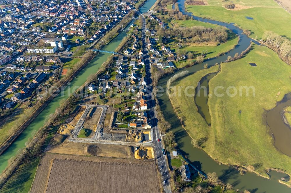 Hamm from the bird's eye view: Construction sites for new construction residential area of detached housing estate Im Fuchswinkel - Lippestrasse in the district Heessen in Hamm at Ruhrgebiet in the state North Rhine-Westphalia, Germany