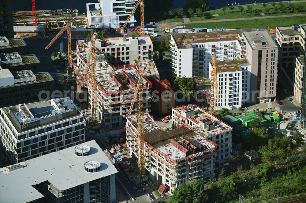 Berlin from above - Construction sites for residential and commercial building construction Max & Moritz on Rummelsburger place - Marianne von Rantzau Street in Friedrichshain district of Berlin