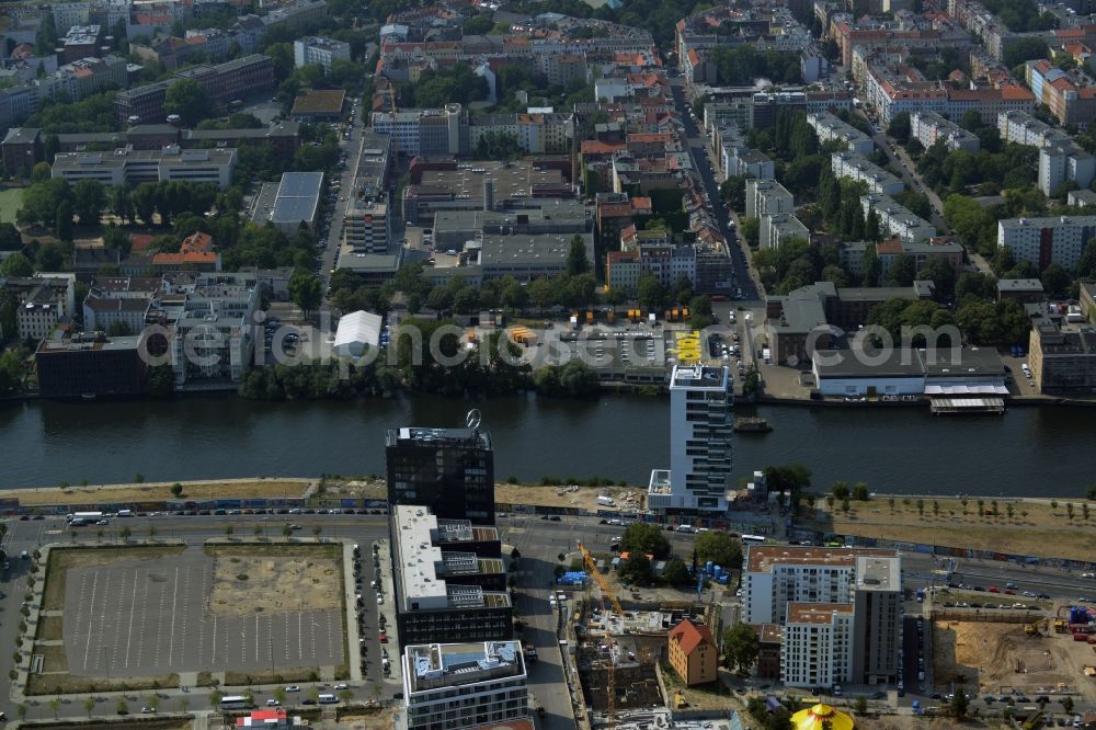 Berlin from the bird's eye view: Construction sites for residential and commercial building construction Rummelsburger place - Marianne von Rantzau Street in Friedrichshain district of Berlin