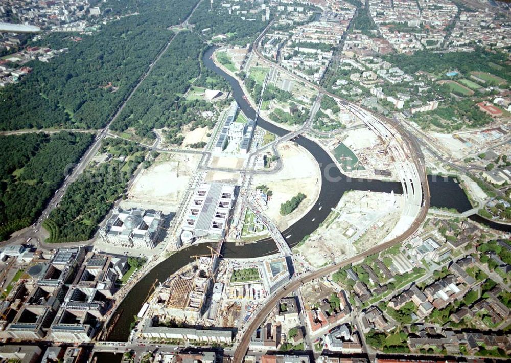 Berlin - Tiergarten from the bird's eye view: Baustellenbereich am Lehrter Bahnhof / Spreebogen in Berlin Tiergarten.