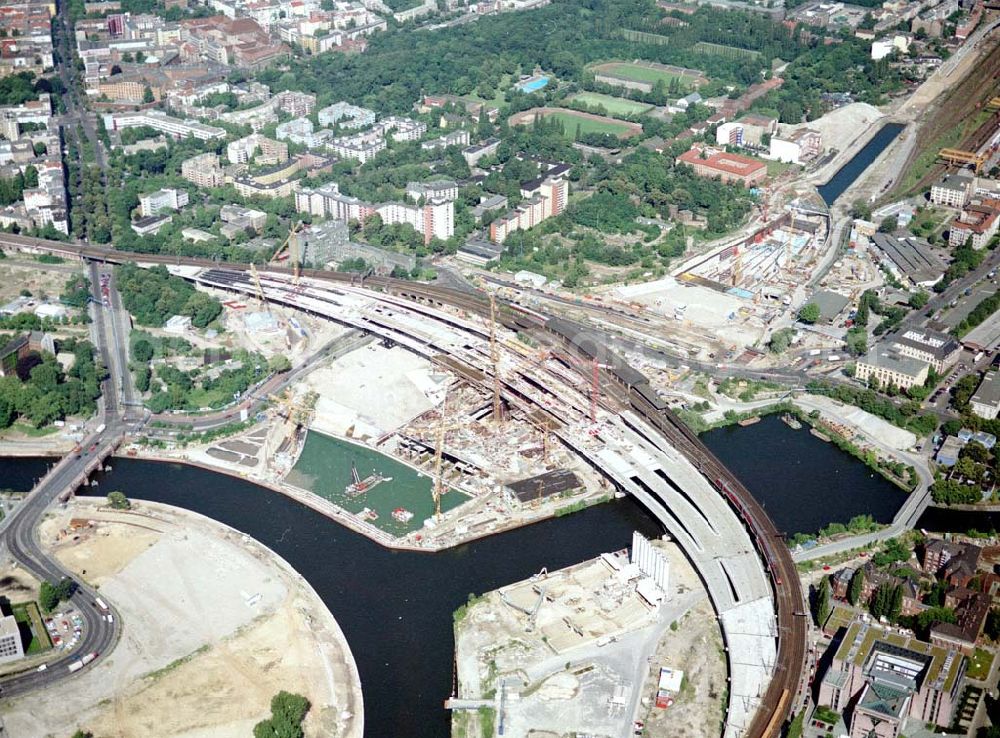 Berlin - Tiergarten from the bird's eye view: Baustellenbereich am Lehrter Bahnhof / Spreebogen in Berlin Tiergarten.