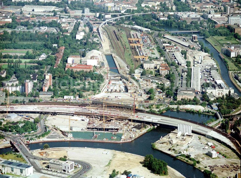 Berlin - Tiergarten from the bird's eye view: Baustellenbereich am Lehrter Bahnhof / Spreebogen in Berlin Tiergarten.