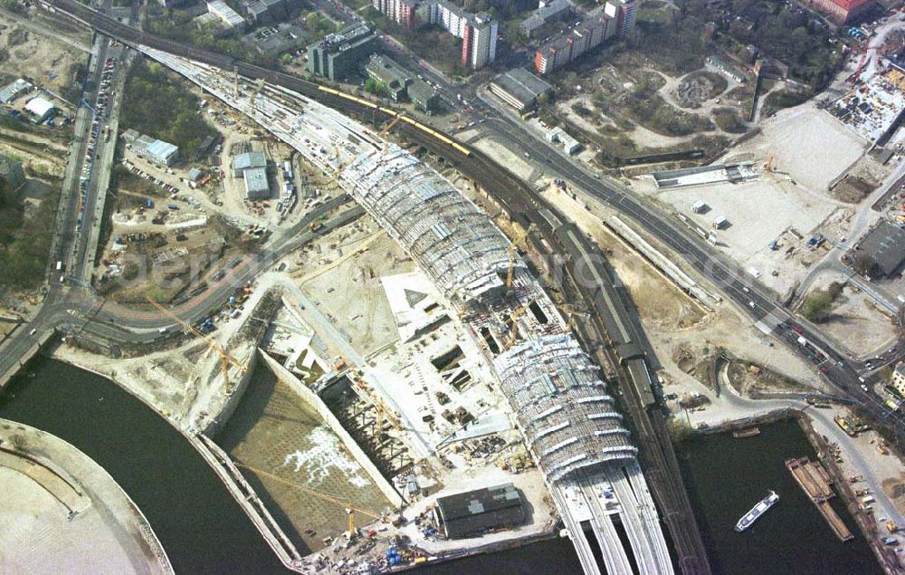 Berlin-Tiergarten / Spreebogen from above - Baustellenbereich am Lehrter Bahnhof / Spreebogen in Berlin Tiergarten.