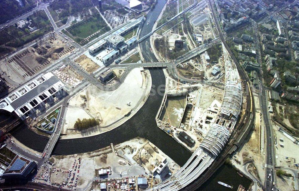 Aerial image Berlin-Tiergarten / Spreebogen - Baustellenbereich am Lehrter Bahnhof / Spreebogen in Berlin Tiergarten.