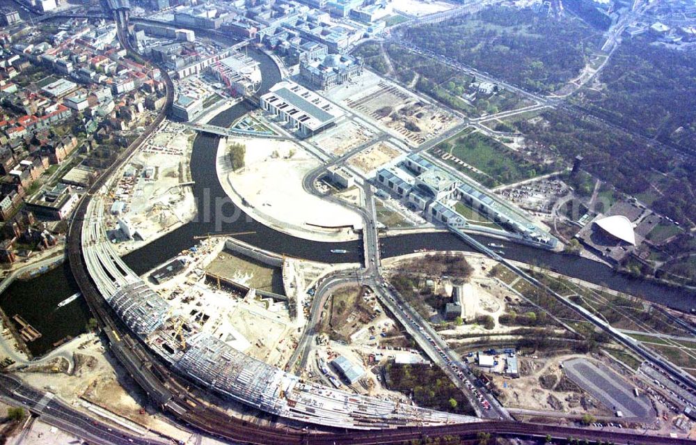 Berlin-Tiergarten / Spreebogen from above - Baustellenbereich am Lehrter Bahnhof / Spreebogen in Berlin Tiergarten.