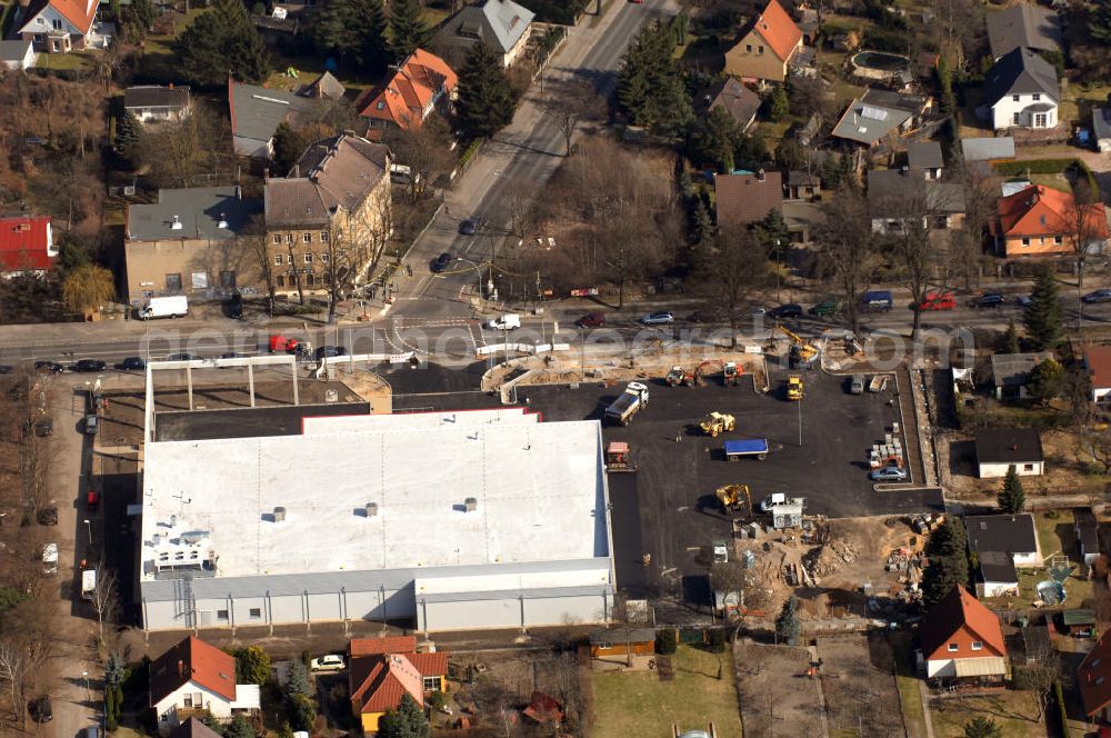 Aerial photograph Berlin Kaulsdorf - Baustelle vom Neubau eines REWE Marktes an der Köpenicker Straße 192-196, 12683 Berlin-Kaulsdorf. Construction site of a new REWE market at the street Koepenicker Strasse.