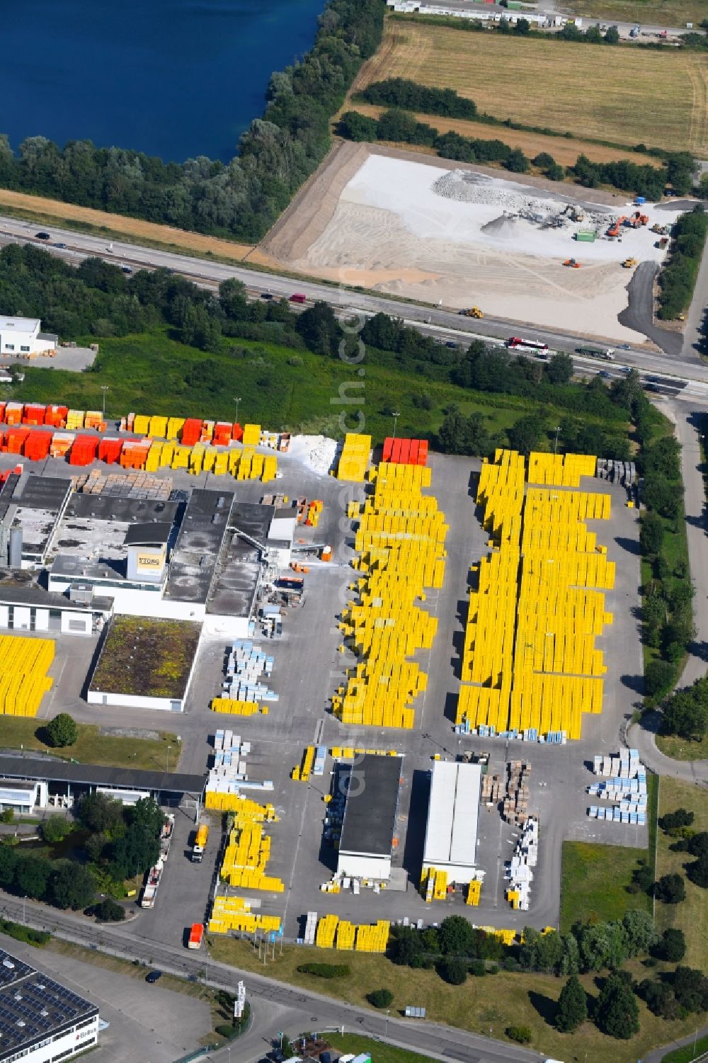 Malsch from the bird's eye view: Building Materials and logistics center of Bau- and Projektmanagement Sued GmbH - Ytong Bausatzhaus Partner on Daimlerstrasse in Malsch in the state Baden-Wurttemberg, Germany