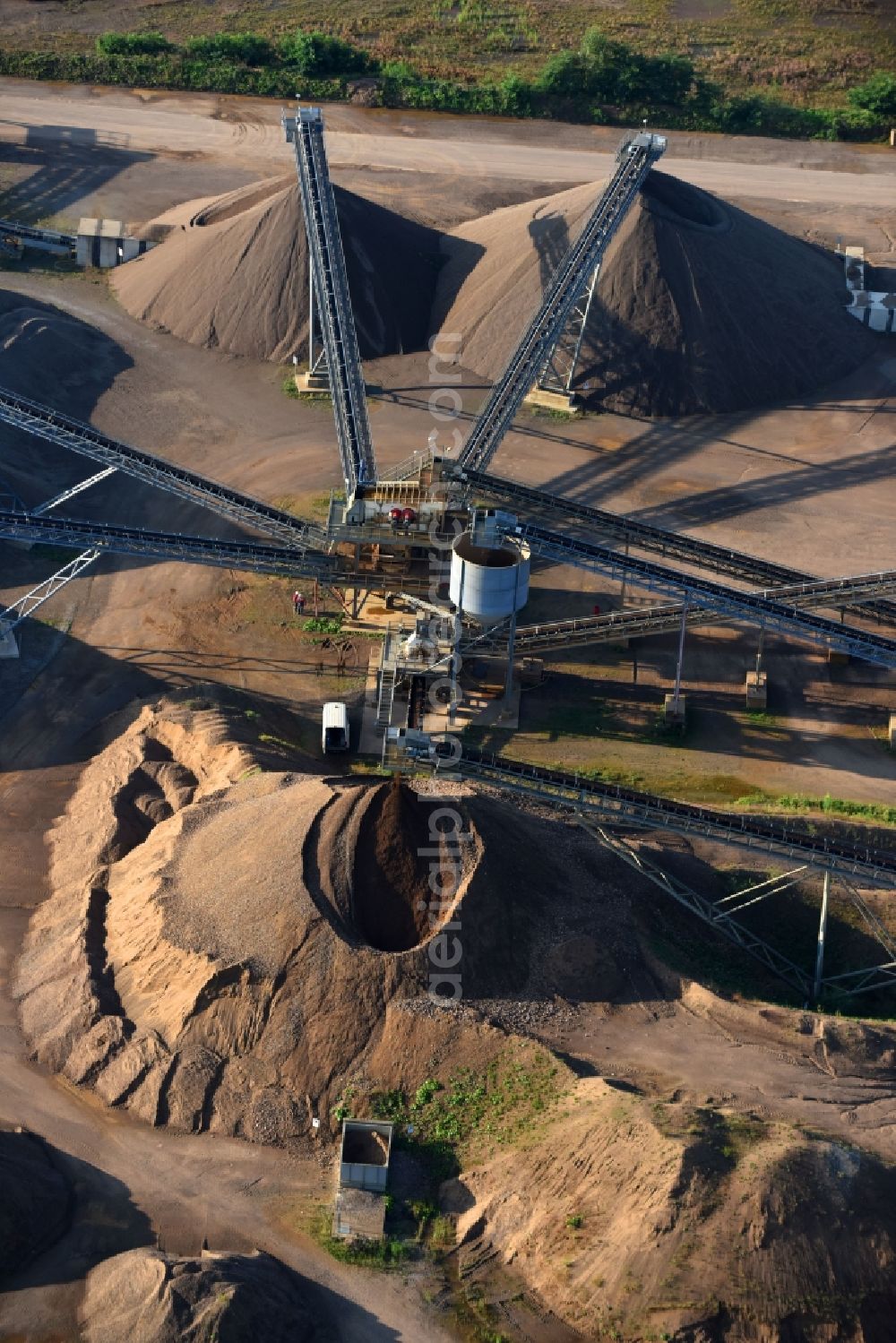 Aerial image Weimar (Lahn) - Building Materials and logistics center of Holcim Beton and Zuschlagstoffe GmbH on Huteweg in Weimar (Lahn) in the state Hesse, Germany