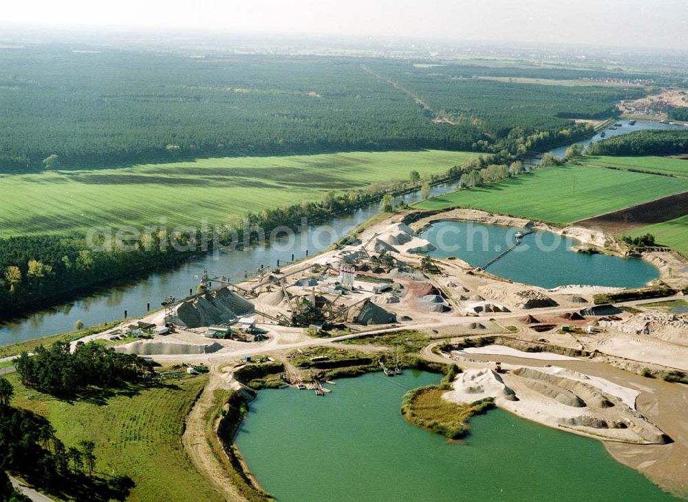 Hohenwarthe from above - Baustoffwerk am Elbe - Havel - Kanal östlich von Hohenwarthe.