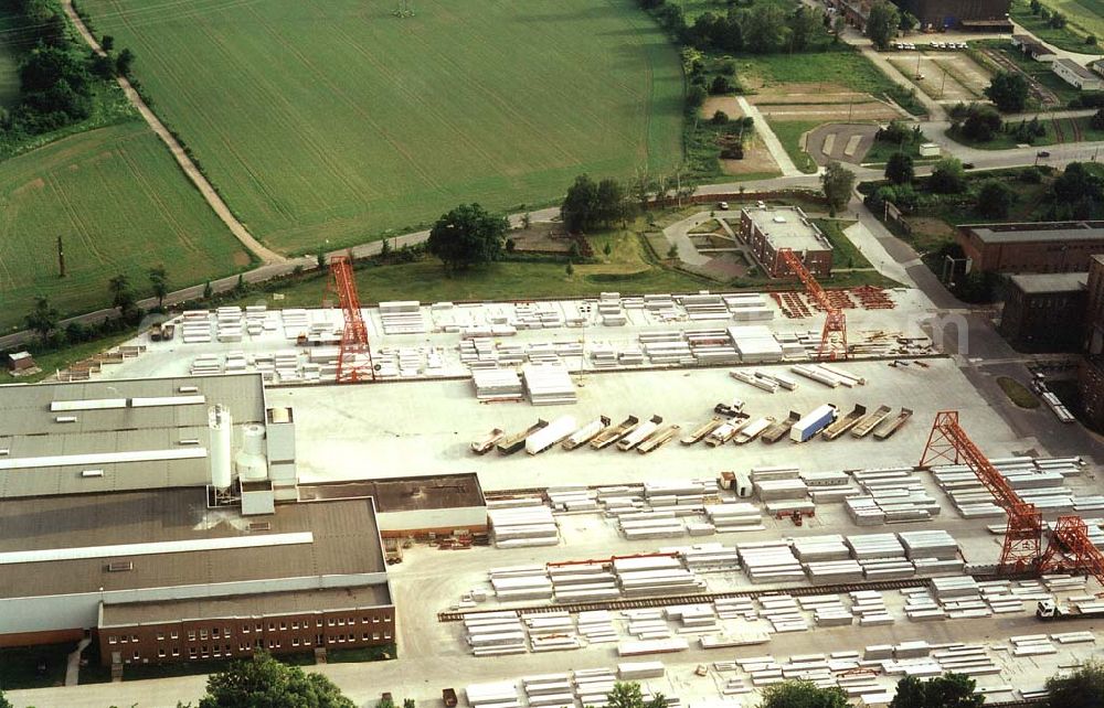 Vockerode/SA from above - Baustoffwerk auf dem Gelände des ehem. Heizkraftwerkes Vockerode / SA.