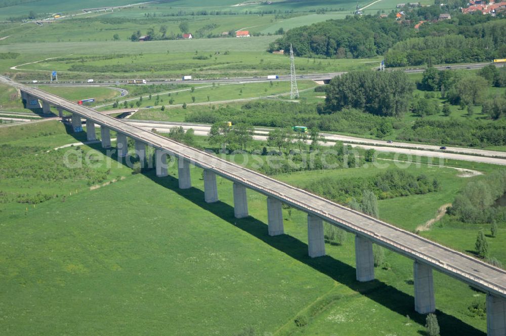 Aerial photograph Ichtershausen - Blick auf die seit Jahren wegen Baustopp stillgelegten Viadukt der ICE-Trasse Erfurt-Nürnberg am Autobahnkreuz A4 / E40 - A71 bei Ichtershausen in Thüringen. Die bislang gleislose Eisenbahnstrecke NBS Ebensfeld–Erfurt ist Bestandteil des Verkehrsprojekt Deutsche Einheit Nummer 8.1 und ein Projekt der DB Verkehrswegebau und Hochtief. View of the building freeze occupied for years with viaducts of the ICE path Erfurt-Nürnberg at the intersection A4 / E40 - A71 near Ichtershausen in Thuringia.