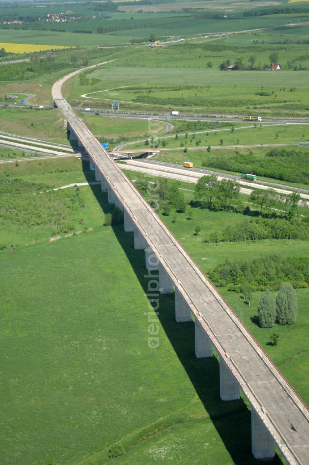 Ichtershausen from the bird's eye view: Blick auf die seit Jahren wegen Baustopp stillgelegten Viadukt der ICE-Trasse Erfurt-Nürnberg am Autobahnkreuz A4 / E40 - A71 bei Ichtershausen in Thüringen. Die bislang gleislose Eisenbahnstrecke NBS Ebensfeld–Erfurt ist Bestandteil des Verkehrsprojekt Deutsche Einheit Nummer 8.1 und ein Projekt der DB Verkehrswegebau und Hochtief. View of the building freeze occupied for years with viaducts of the ICE path Erfurt-Nürnberg at the intersection A4 / E40 - A71 near Ichtershausen in Thuringia.