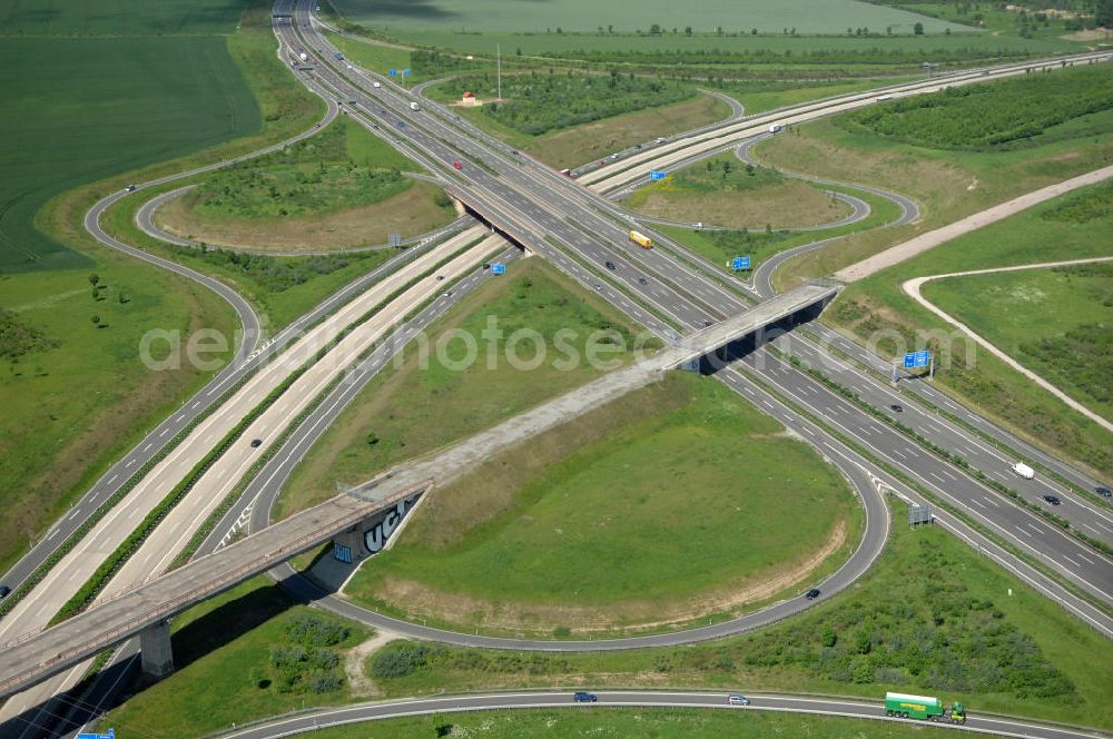 Aerial photograph Ichtershausen - Blick auf die seit Jahren wegen Baustopp stillgelegten Viadukt der ICE-Trasse Erfurt-Nürnberg am Autobahnkreuz A4 / E40 - A71 bei Ichtershausen in Thüringen. Die bislang gleislose Eisenbahnstrecke NBS Ebensfeld–Erfurt ist Bestandteil des Verkehrsprojekt Deutsche Einheit Nummer 8.1 und ein Projekt der DB Verkehrswegebau und Hochtief. View of the building freeze occupied for years with viaducts of the ICE path Erfurt-Nürnberg at the intersection A4 / E40 - A71 near Ichtershausen in Thuringia.