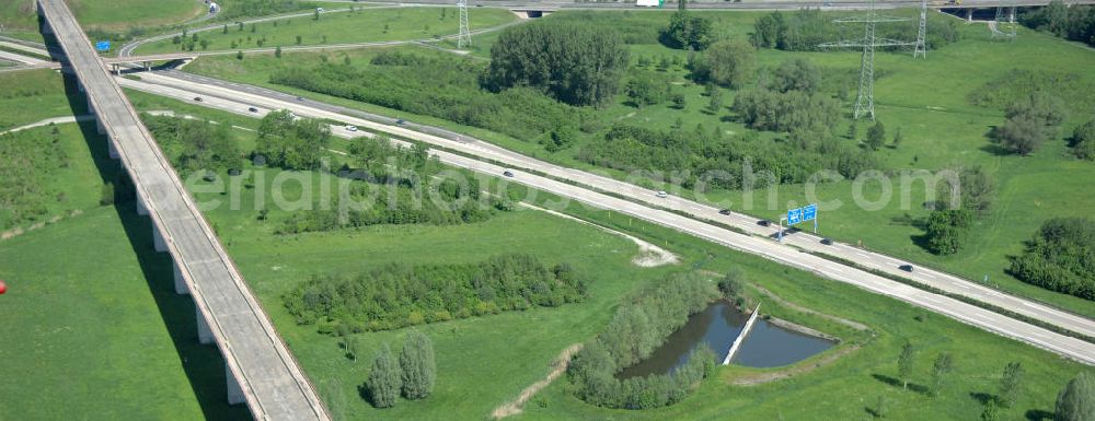 Aerial photograph Ichtershausen - Blick auf die seit Jahren wegen Baustopp stillgelegten Viadukt der ICE-Trasse Erfurt-Nürnberg am Autobahnkreuz A4 / E40 - A71 bei Ichtershausen in Thüringen. Die bislang gleislose Eisenbahnstrecke NBS Ebensfeld–Erfurt ist Bestandteil des Verkehrsprojekt Deutsche Einheit Nummer 8.1 und ein Projekt der DB Verkehrswegebau und Hochtief. View of the building freeze occupied for years with viaducts of the ICE path Erfurt-Nürnberg at the intersection A4 / E40 - A71 near Ichtershausen in Thuringia.