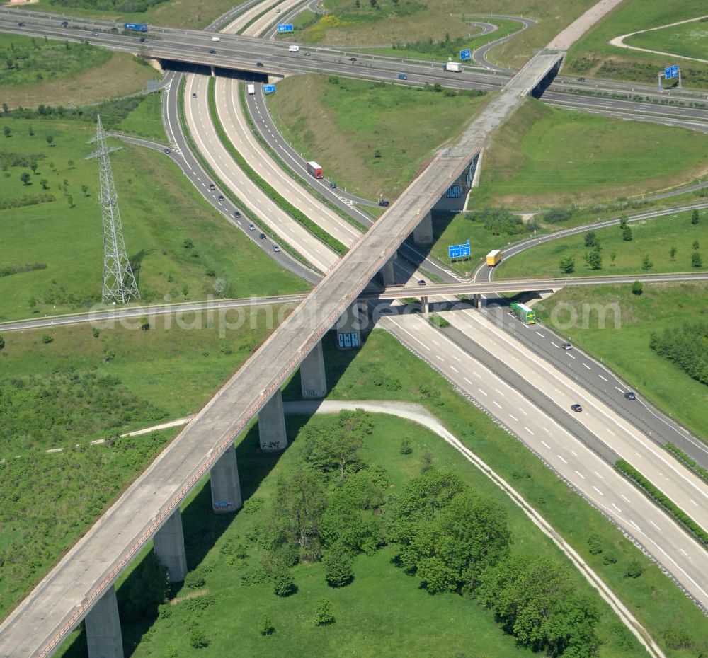 Ichtershausen from above - Blick auf die seit Jahren wegen Baustopp stillgelegten Viadukt der ICE-Trasse Erfurt-Nürnberg am Autobahnkreuz A4 / E40 - A71 bei Ichtershausen in Thüringen. Die bislang gleislose Eisenbahnstrecke NBS Ebensfeld–Erfurt ist Bestandteil des Verkehrsprojekt Deutsche Einheit Nummer 8.1 und ein Projekt der DB Verkehrswegebau und Hochtief. View of the building freeze occupied for years with viaducts of the ICE path Erfurt-Nürnberg at the intersection A4 / E40 - A71 near Ichtershausen in Thuringia.