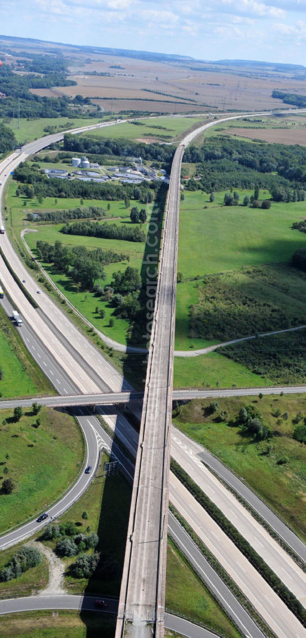 Ichtershausen from the bird's eye view: View of the building freeze occupied for years with viaducts of the ICE path Erfurt-Nürnberg at the intersection A4 / E40 - A71 near Ichtershausen in Thuringia