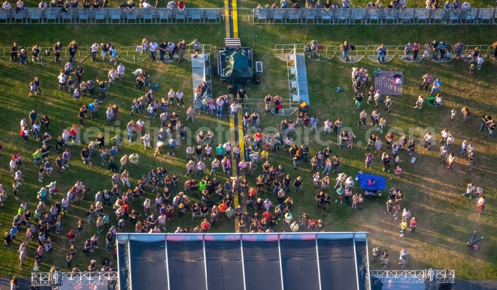 Lüdenscheid from the bird's eye view: Bautz Festival on Sports facility grounds of stadium Nattenberg-Stadion Am Nattenberg in Luedenscheid in the state North Rhine-Westphalia, Germany