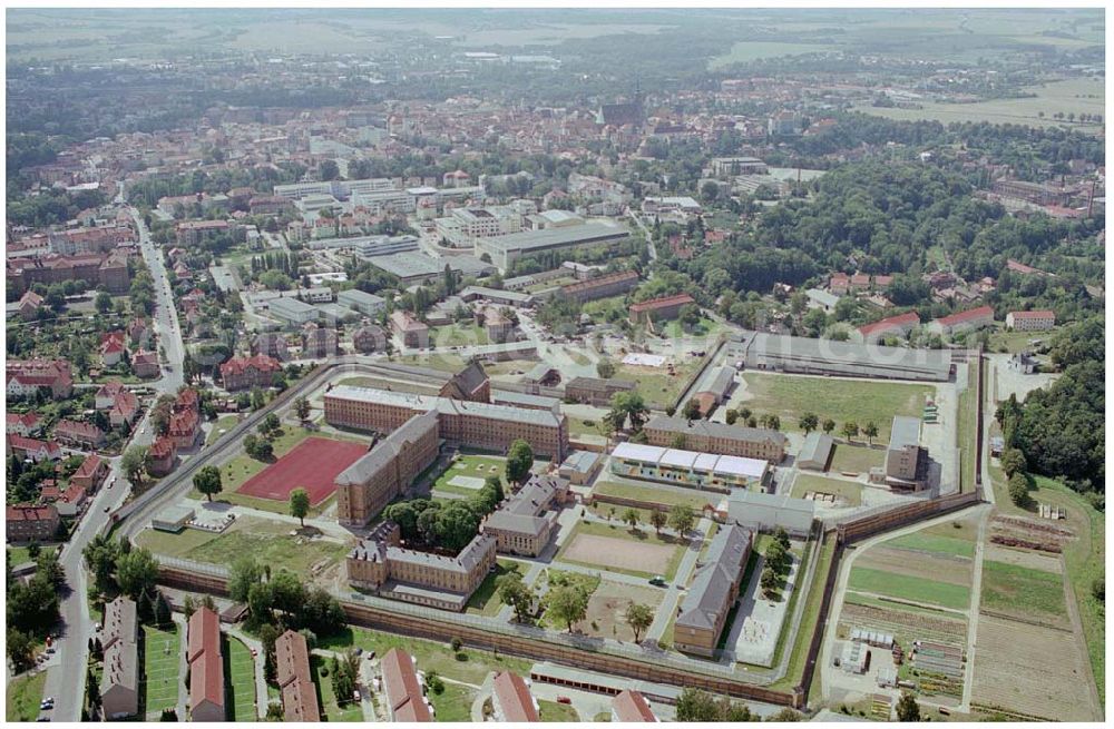 Aerial image Bautzen - 15.08.2004, Bautzen Blick auf die JVA in Bautzen. Seit Okt. 1990 ist diese dem Freistaat Sachsen unterstellt. Davor war sie eine Anstalt die der Volkspolizei (1950-1989), der sowjetischen Besatzungsmacht (1945-1945) und den Nazis (1933-1945) unterstellt war. 02607 Bautzen