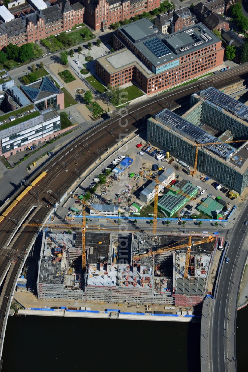 Berlin from above - View of the building project for the office building HumboldtHafen Eins at the Humboldt Harbor on the in Berlin - Moabit / Mitte. At this construction site the company OVG Bischoff is building an office complex that is scheduled to be completed during the first half of 2015. The tenants include the auditing firm Pricewaterhouse Coopers ( PWC ). Design and planing was assumed by KSP Jurgen Engel Architects