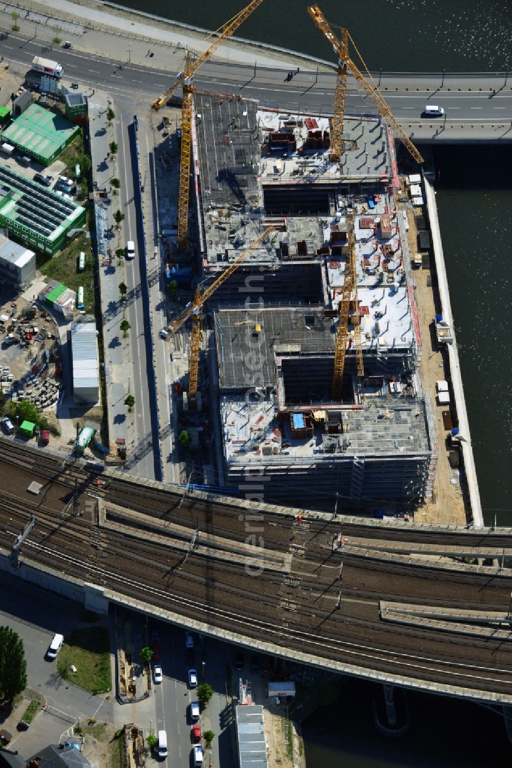 Berlin from above - View of the building project for the office building HumboldtHafen Eins at the Humboldt Harbor on the in Berlin - Moabit / Mitte. At this construction site the company OVG Bischoff is building an office complex that is scheduled to be completed during the first half of 2015. The tenants include the auditing firm Pricewaterhouse Coopers ( PWC ). Design and planing was assumed by KSP Jurgen Engel Architects