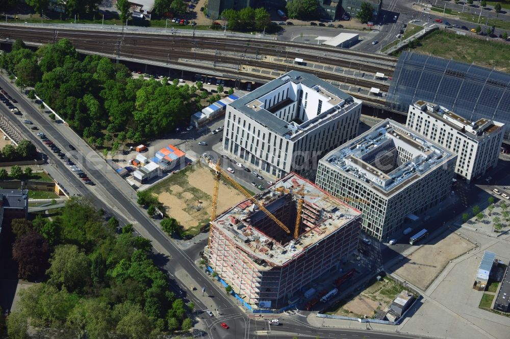 Aerial photograph Berlin - View of the construction site of the eight-storied office building John F. Kennedy House at Washingtonplatz in Berlin - Mitte. The modern building in front of the central station is being developed by CA Immo and designed by the architects Auer, Weber and Associates