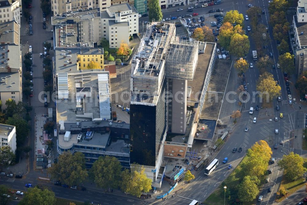 Aerial photograph Berlin - Blick auf das Bauvorhaben Hotel Riu Plaza in der Martin-Luther-Straße in Berlin - Schöneberg. Das markante leerstehende Bürogebäude in der City West wird von der Firma Hagenauer zu einem Vier-Sterne-Hotel der spanischen Kette Riu umgebaut. Planung und Entwicklung des Projekts übernahm das Büro der Architekten GFB Alvarez