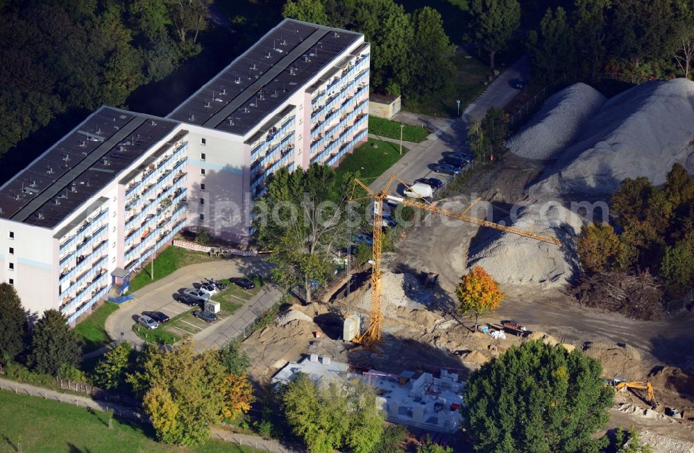 Berlin from above - View of the construction project Living at Landscape Garden Herzberge at Allee der Kosmonauten in Berlin - Lichtenberg. On the former premises of two vacant school buildings, the ADK Landschaftspark GmbH is developing modern residential townhouses with condominiums