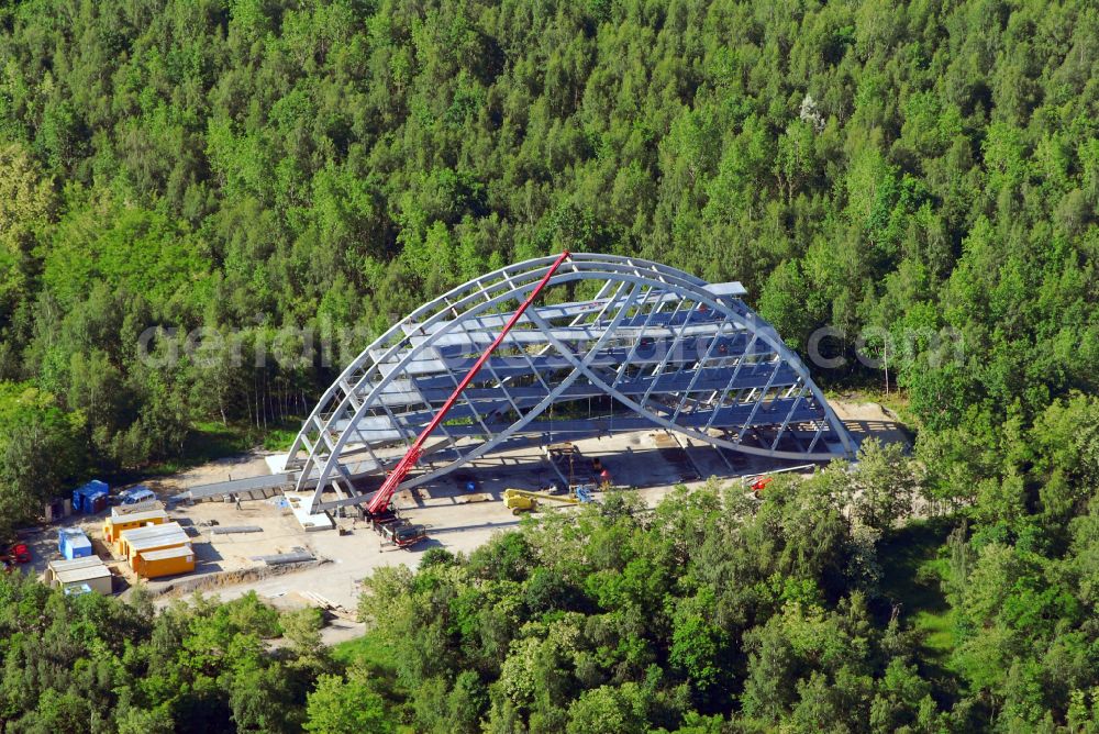 Aerial image Bitterfeld - Structure of the viewing platform Bitterfelder Bogen on the Bitterfelder Berg on Parkstrasse in the district Holzweissig in Bitterfeld in the state Saxony-Anhalt, Germany