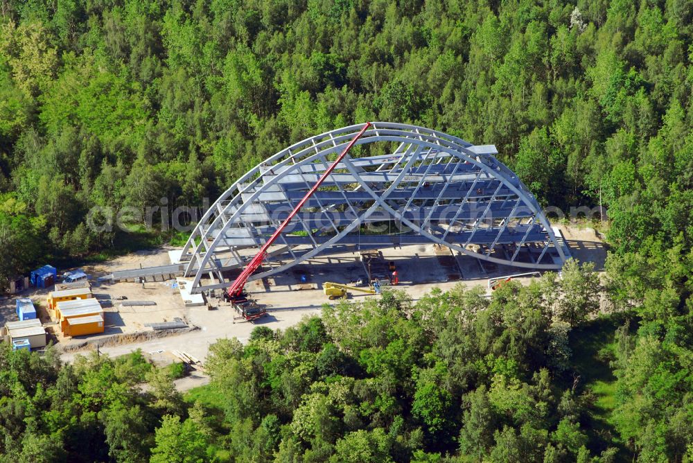 Aerial photograph Bitterfeld - Structure of the viewing platform Bitterfelder Bogen on the Bitterfelder Berg on Parkstrasse in the district Holzweissig in Bitterfeld in the state Saxony-Anhalt, Germany