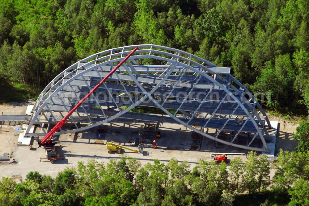 Bitterfeld from the bird's eye view: Structure of the viewing platform Bitterfelder Bogen on the Bitterfelder Berg on Parkstrasse in the district Holzweissig in Bitterfeld in the state Saxony-Anhalt, Germany