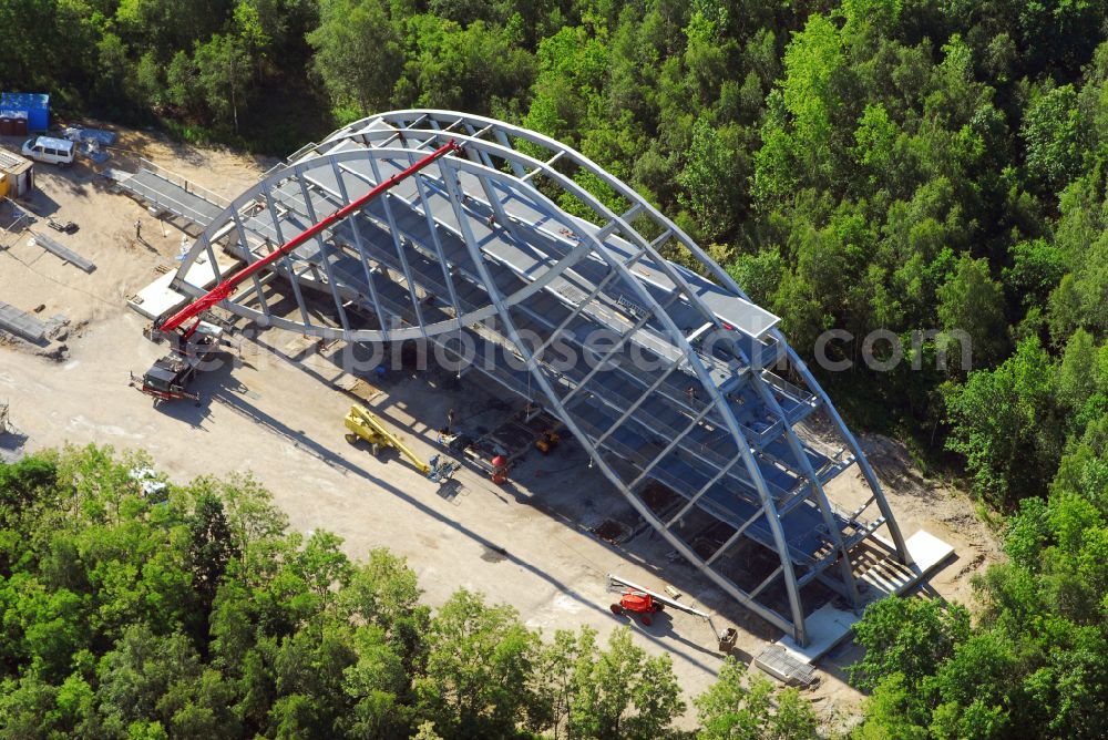 Bitterfeld from the bird's eye view: Structure of the viewing platform Bitterfelder Bogen on the Bitterfelder Berg on Parkstrasse in the district Holzweissig in Bitterfeld in the state Saxony-Anhalt, Germany