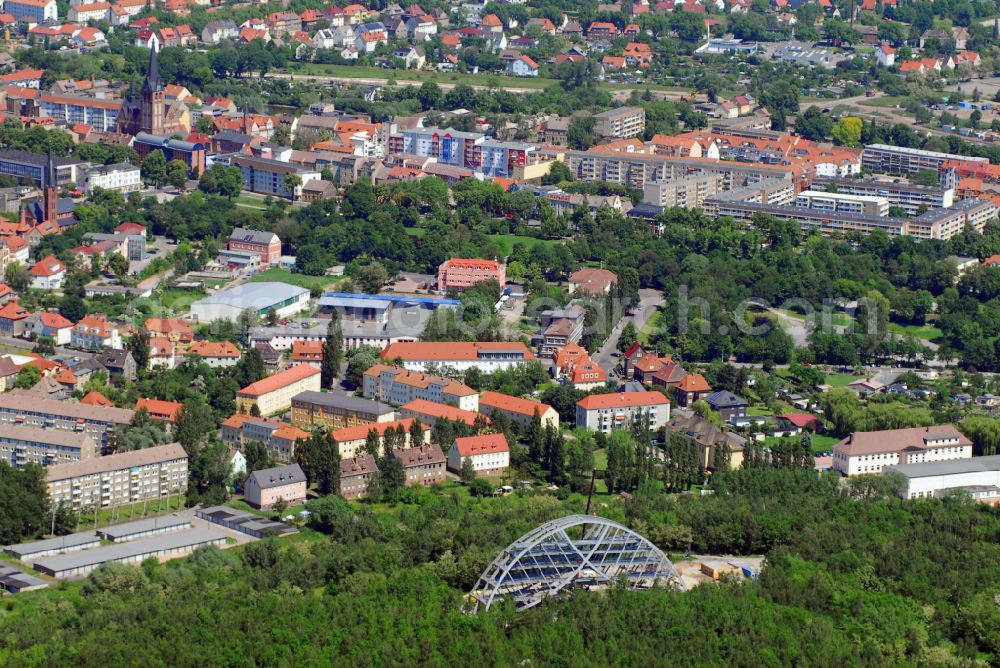 Aerial image Bitterfeld - Structure of the viewing platform Bitterfelder Bogen on the Bitterfelder Berg on Parkstrasse in the district Holzweissig in Bitterfeld in the state Saxony-Anhalt, Germany