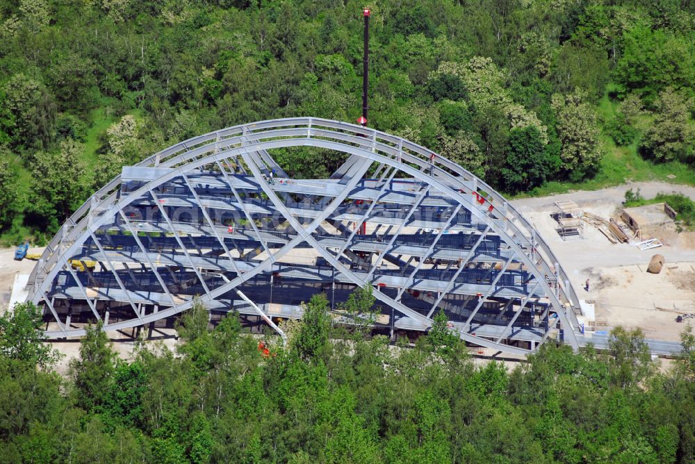 Aerial photograph Bitterfeld - Structure of the viewing platform Bitterfelder Bogen on the Bitterfelder Berg on Parkstrasse in the district Holzweissig in Bitterfeld in the state Saxony-Anhalt, Germany