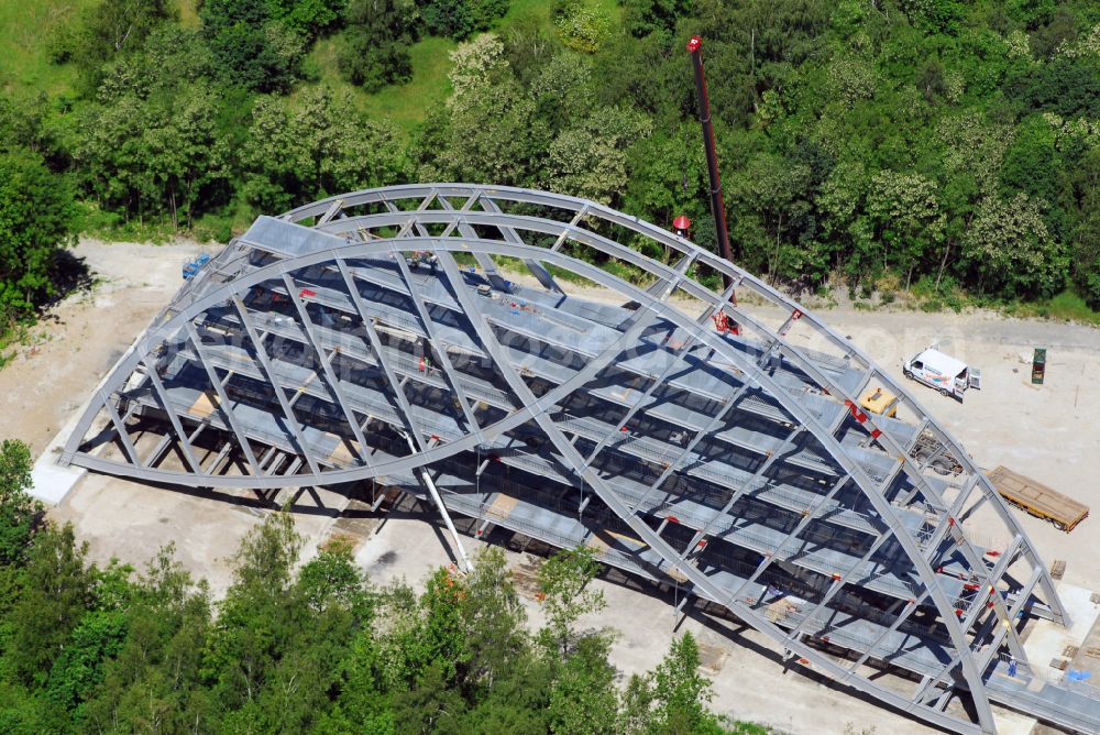 Bitterfeld from the bird's eye view: Structure of the viewing platform Bitterfelder Bogen on the Bitterfelder Berg on Parkstrasse in the district Holzweissig in Bitterfeld in the state Saxony-Anhalt, Germany