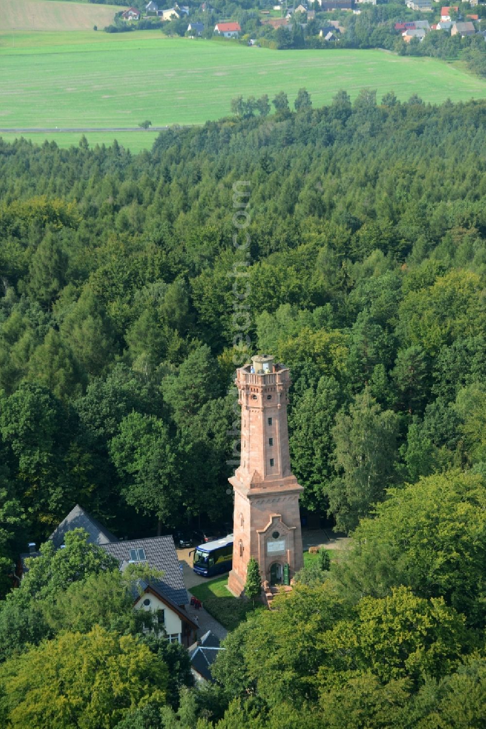 Aerial photograph Rochlitz - Structure of the observation tower Friedrich-August-Tower on Rochlitzer Mountain in Rochlitz in the state of Saxony. The historic tower from 1860 is located in a forest next to the restaurant Tuermerhaus