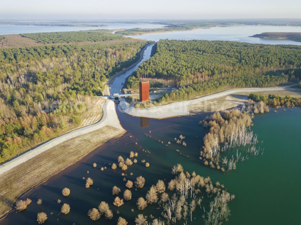 Großkoschen from the bird's eye view: Structure of the observation tower Rostiger Nagel on the banks of the Seedlitzer See and the Koschener See in Grosskoschen in the state Brandenburg, Germany