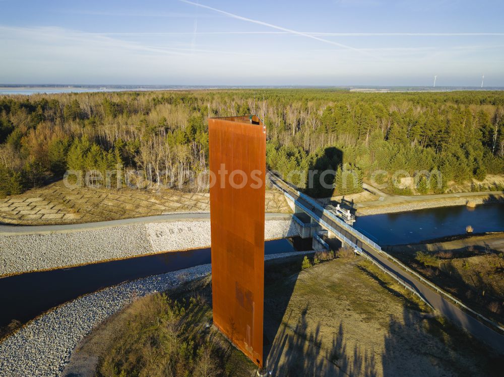 Aerial photograph Großkoschen - Structure of the observation tower Rostiger Nagel on the banks of the Seedlitzer See and the Koschener See in Grosskoschen in the state Brandenburg, Germany