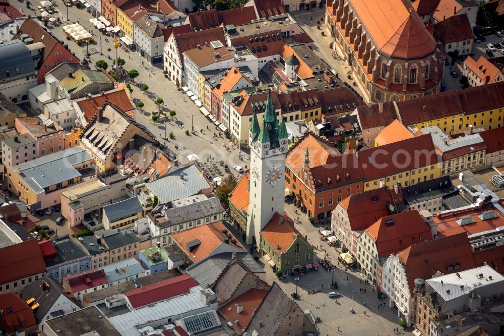 Straubing from the bird's eye view: Structure of the observation tower Stadtturm on Theresienplatz in Straubing in the state Bavaria