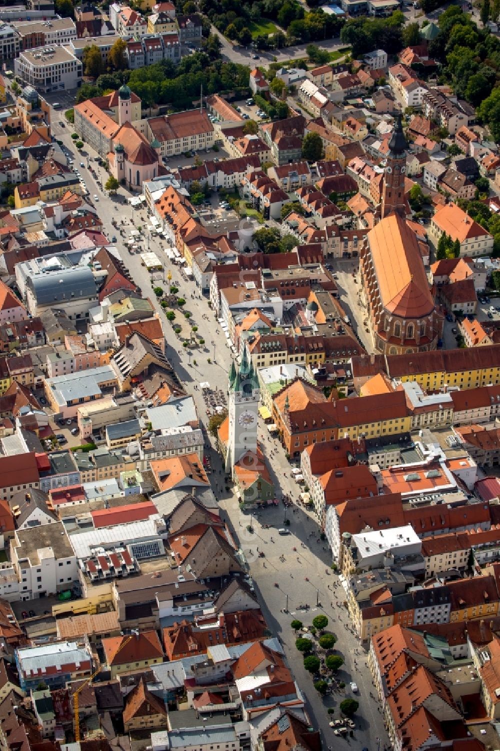 Straubing from above - Structure of the observation tower Stadtturm on Theresienplatz in Straubing in the state Bavaria