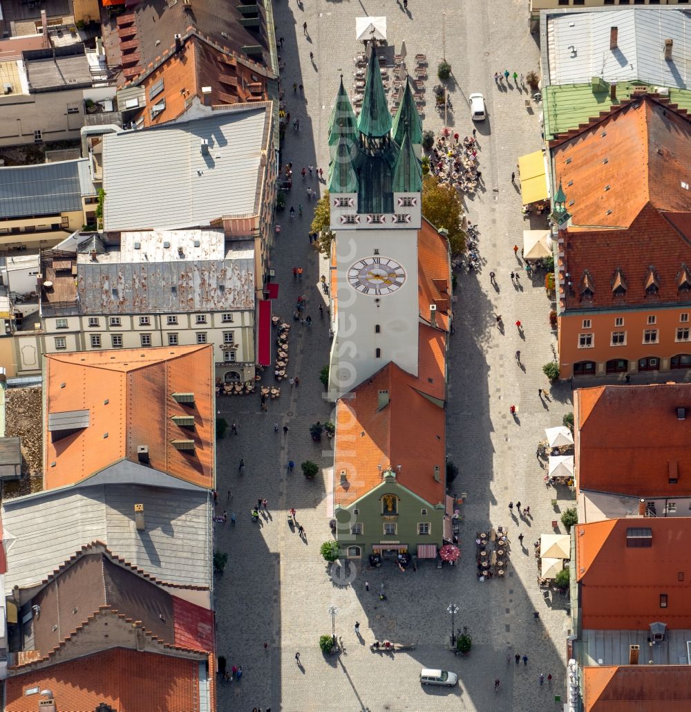 Straubing from the bird's eye view: Structure of the observation tower Stadtturm on Theresienplatz in Straubing in the state Bavaria