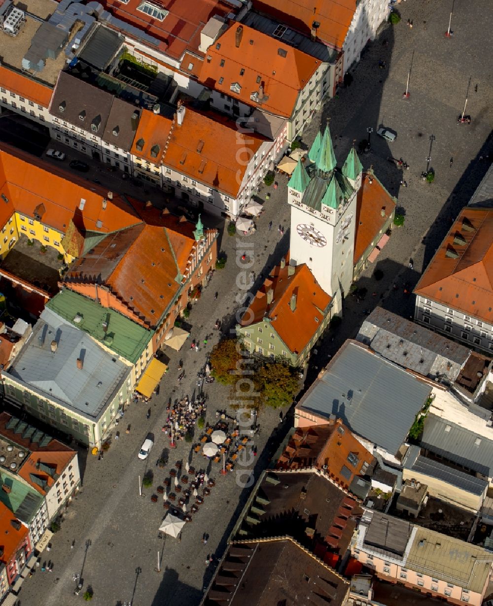 Straubing from above - Structure of the observation tower Stadtturm on Theresienplatz in Straubing in the state Bavaria