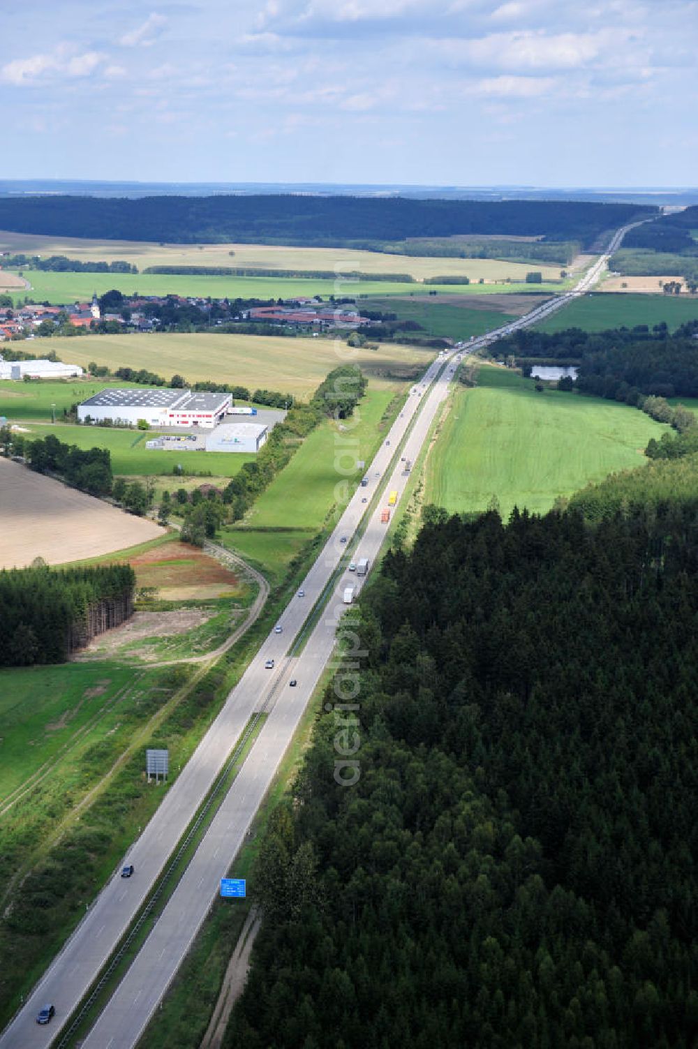 Dittersdorf from above - Bauwerke und Streckenführung der BAB Bundesautobahn A9 mit bisher vier Fahrstreifen. Derzeit laufen Vorbereitungsarbeiten für den sechsspurigen Ausbau der Autobahn 9 zwischen Triptis und Schleiz durch das deutsch-französisches Konsortium EUROVIA VINCI. Es ist das letzte Projekt im Rahmen des Verkehrsprojekt Deutsche Einheit Nummer zwölf der DEGES. Buildings and route of the motorway A9.