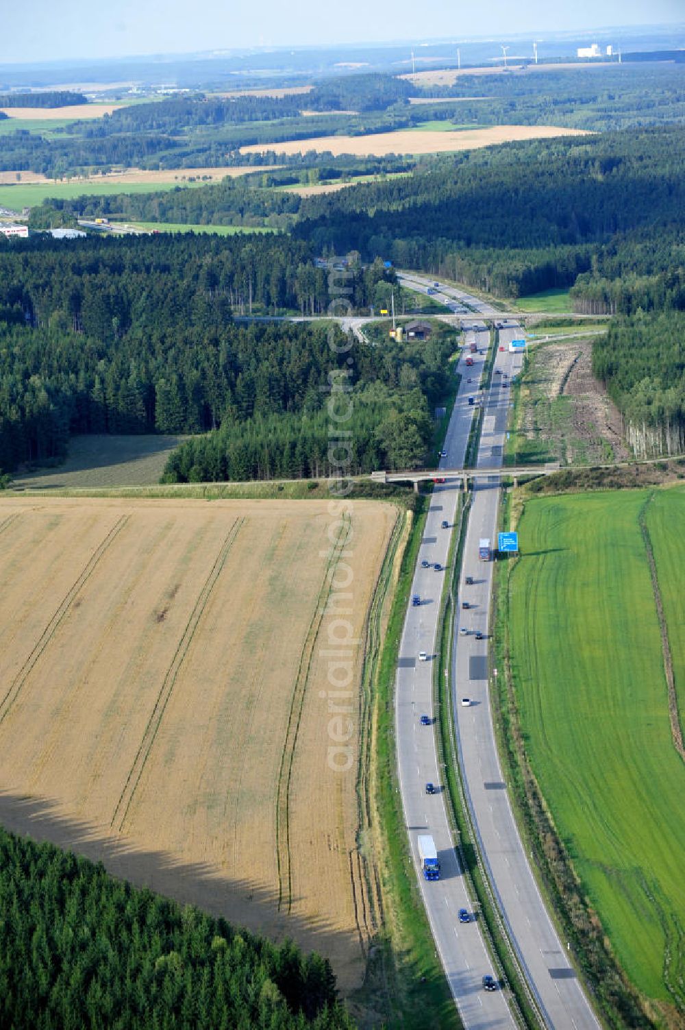 Dittersdorf from above - Bauwerke und Streckenführung der BAB Bundesautobahn A9 mit bisher vier Fahrstreifen. Derzeit laufen Vorbereitungsarbeiten für den sechsspurigen Ausbau der Autobahn 9 zwischen Triptis und Schleiz durch das deutsch-französisches Konsortium EUROVIA VINCI. Es ist das letzte Projekt im Rahmen des Verkehrsprojekt Deutsche Einheit Nummer zwölf der DEGES. Buildings and route of the motorway A9.