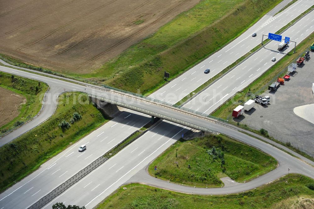 Oberpöllnitz from the bird's eye view: Bauwerke und Streckenführung der BAB Bundesautobahn A9 mit bisher vier Fahrstreifen. Derzeit laufen Vorbereitungsarbeiten für den sechsspurigen Ausbau der Autobahn 9 zwischen Triptis und Schleiz durch das deutsch-französisches Konsortium EUROVIA VINCI. Es ist das letzte Projekt im Rahmen des Verkehrsprojekt Deutsche Einheit Nummer zwölf der DEGES. Buildings and route of the motorway A9.